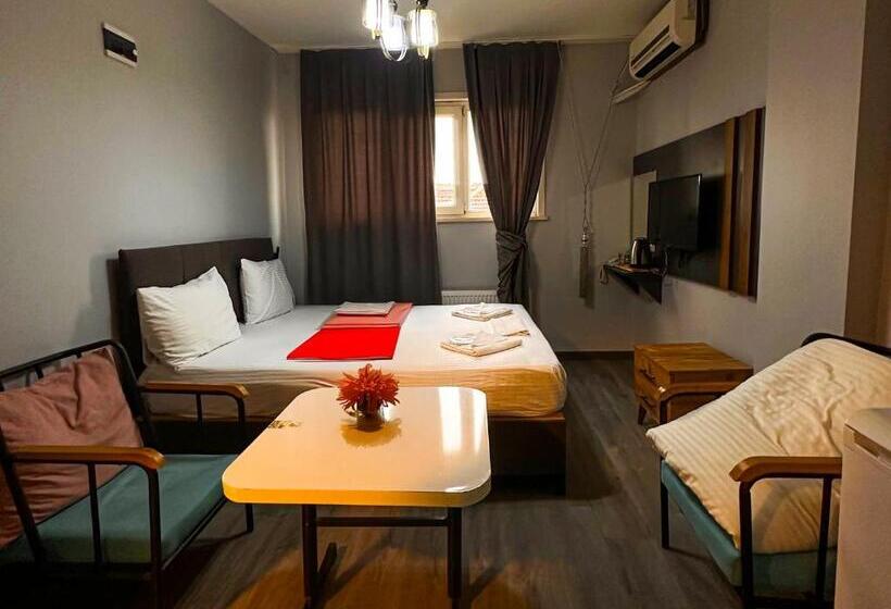 غرفة ديلوكس, Liza Suit