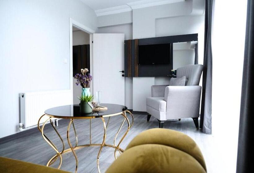 غرفة ديلوكس, Liza Suit