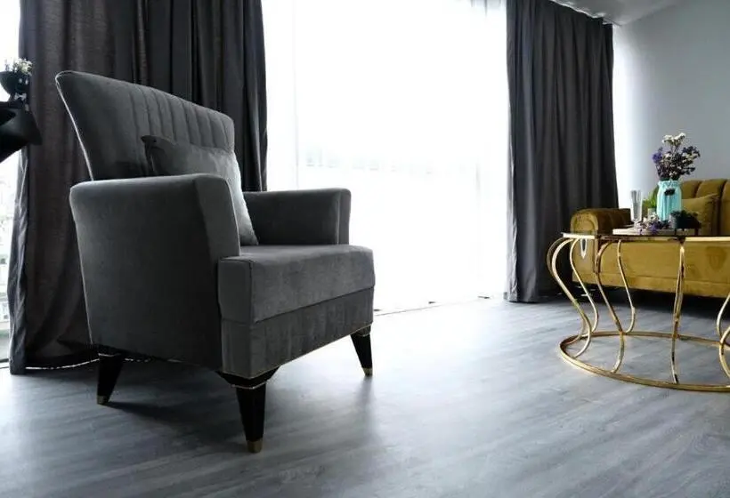 Deluxe-huone, Liza Suit