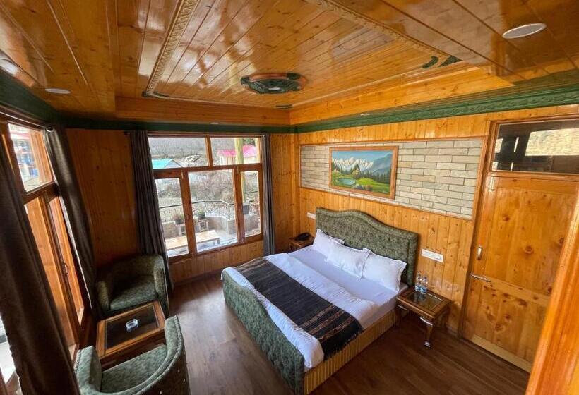 Family Suite, Marigold , Pulga