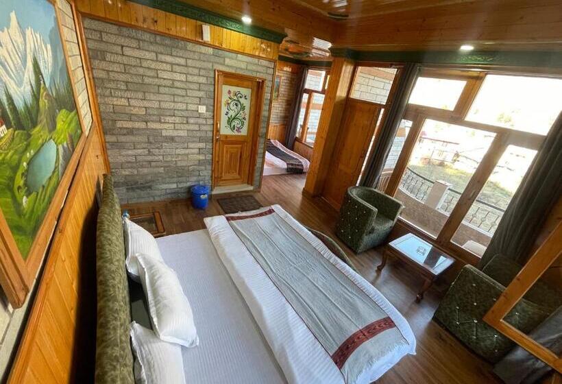 Family Suite, Marigold , Pulga