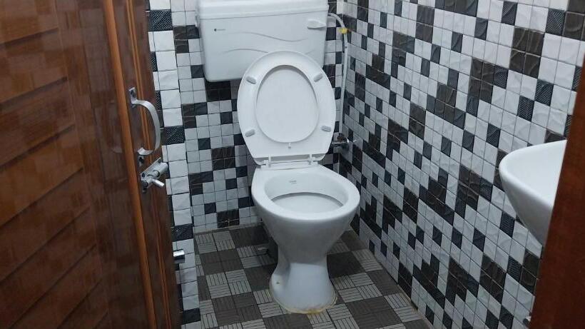 اتاق کلاسیک سه تخته, Oyo Flagship Family