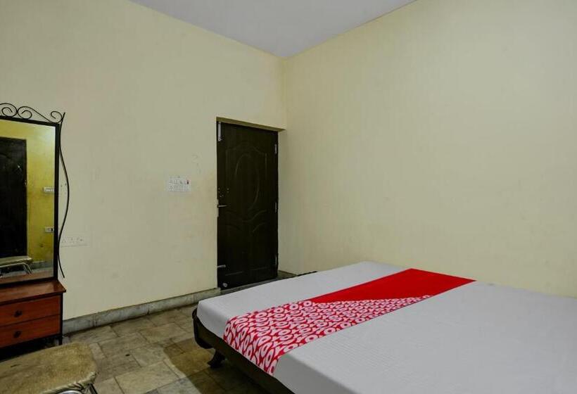 غرفة كلاسيكية ثلاثية, Oyo Guldasta Marriage Hall