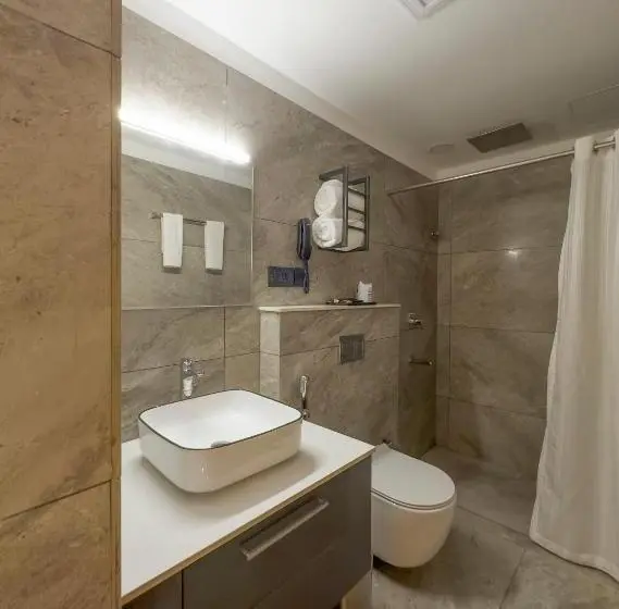 Sviitti 2 Makuuhuonetta, The Habitat Suites