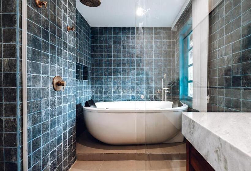 بنجلو عائلى, Villa Dos Poetas