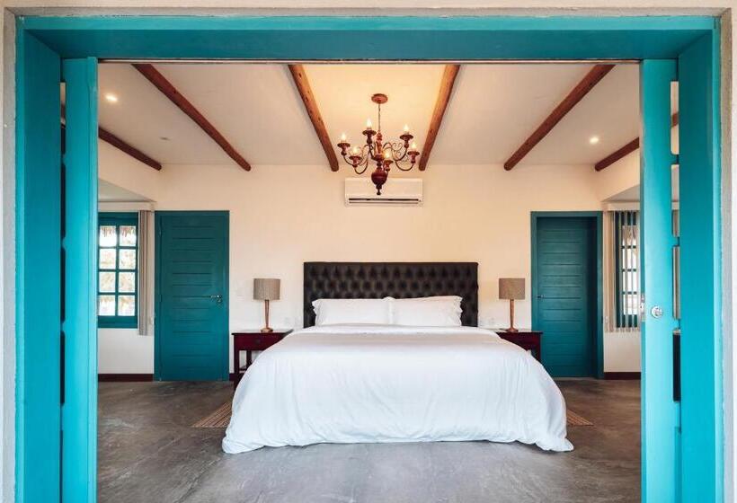 بنجلو عائلى, Villa Dos Poetas