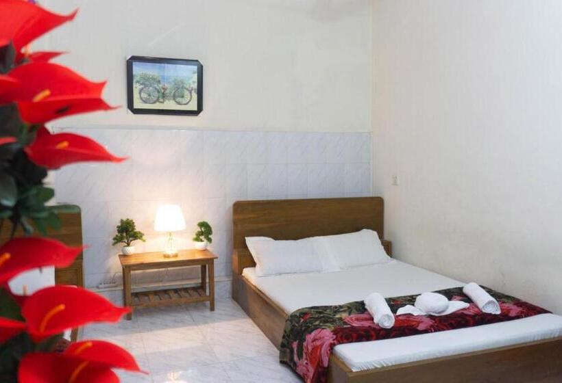 اتاق خانوادگی, White House International