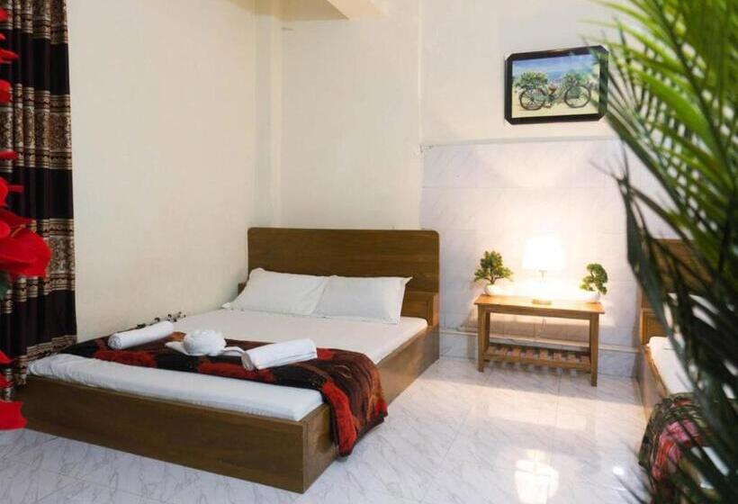 اتاق خانوادگی, White House International