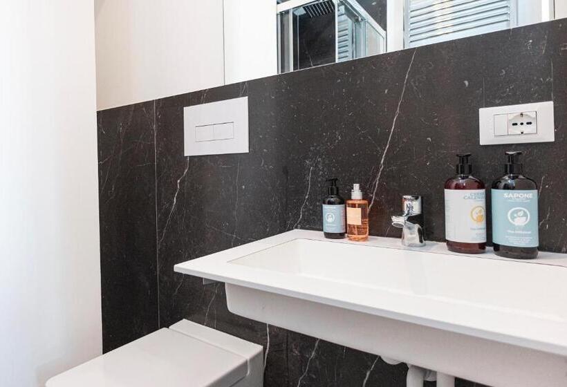 استودیوی استاندارد, Hurban Apartments Venezian