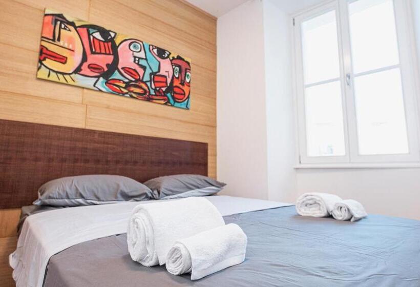 استودیوی استاندارد, Hurban Apartments Venezian