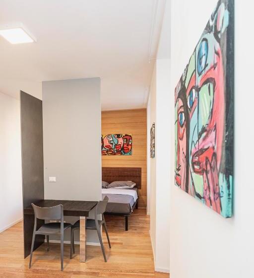 استودیوی استاندارد, Hurban Apartments Venezian