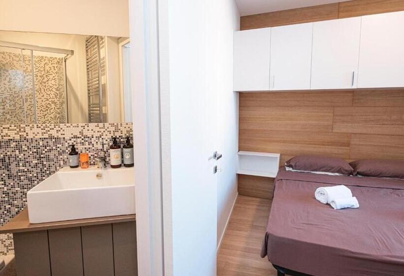 استودیو خانوادگی, Hurban Apartments Venezian