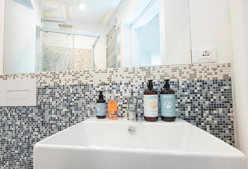 استودیو خانوادگی, Hurban Apartments Venezian