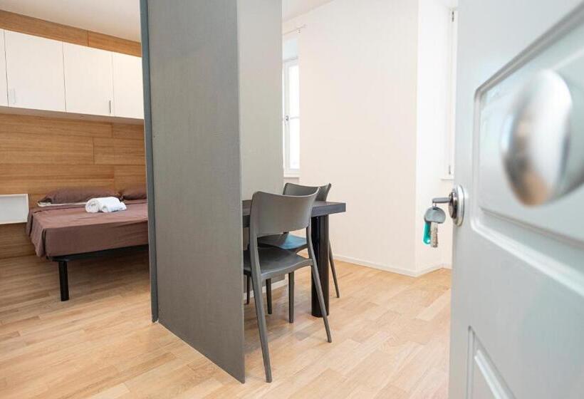 استودیو خانوادگی, Hurban Apartments Venezian