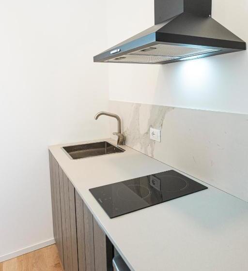 استودیو خانوادگی, Hurban Apartments Venezian