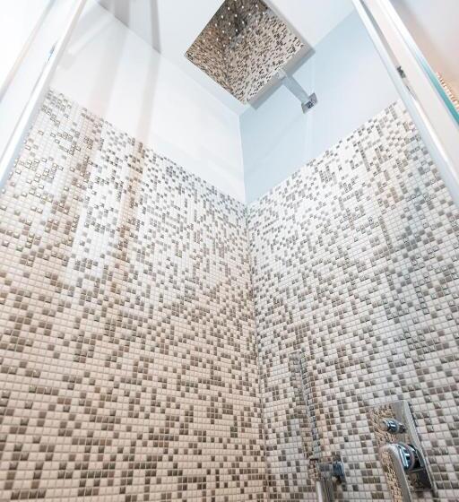 استودیو خانوادگی, Hurban Apartments Venezian