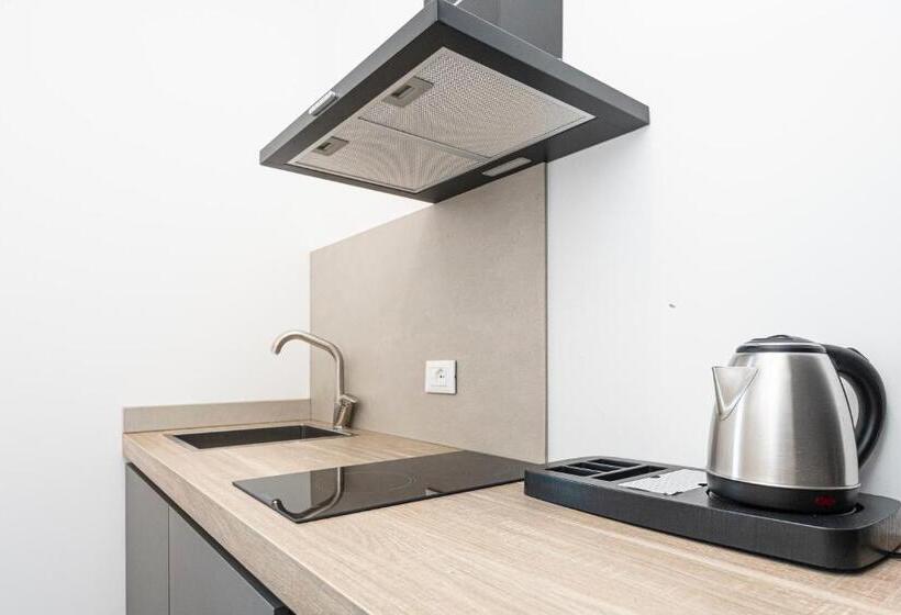 استودیو خانوادگی, Hurban Apartments Venezian