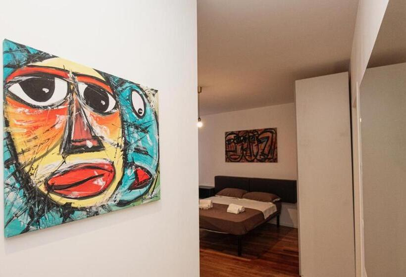 استودیوی استاندارد, Hurban Apartments Venezian