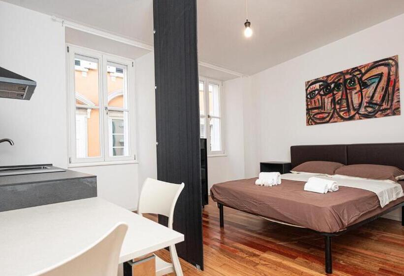 استودیوی استاندارد, Hurban Apartments Venezian