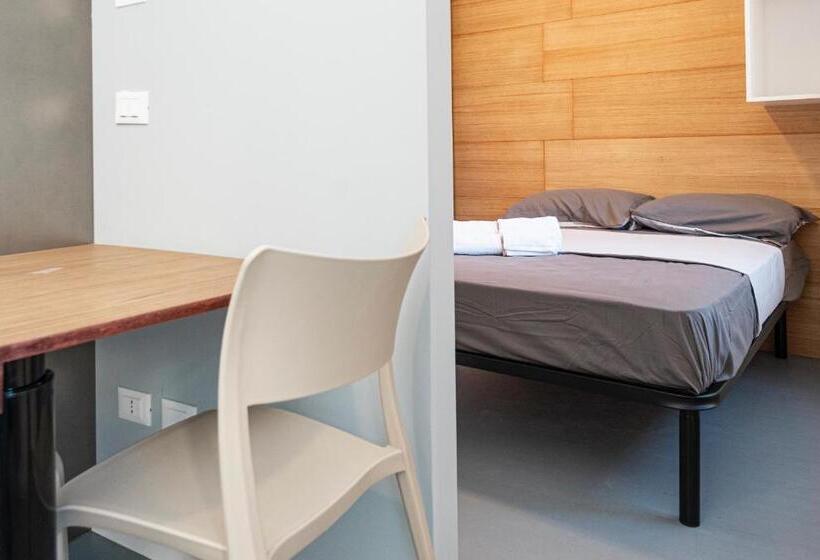 استودیو خانوادگی, Hurban Apartments Venezian