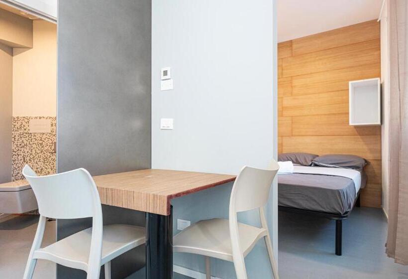 استودیو خانوادگی, Hurban Apartments Venezian