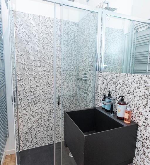 استودیو خانوادگی, Hurban Apartments Venezian