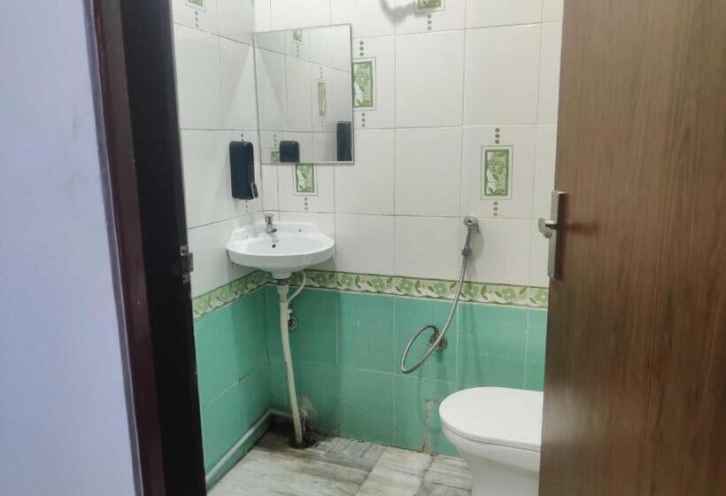 三人经典房间, O Connect