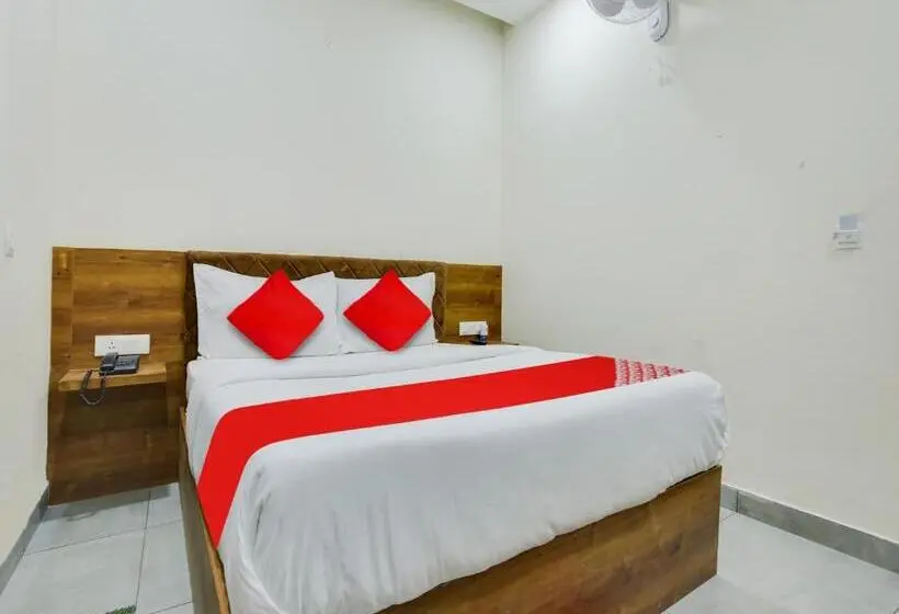 Classic Kolmen Hengen Huone, Oyo Hotel Dream Majestic