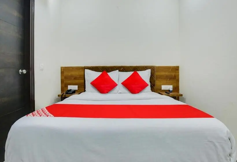 Classic Kolmen Hengen Huone, Oyo Hotel Dream Majestic