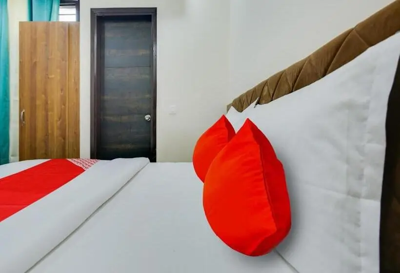 Classic Kolmen Hengen Huone, Oyo Hotel Dream Majestic