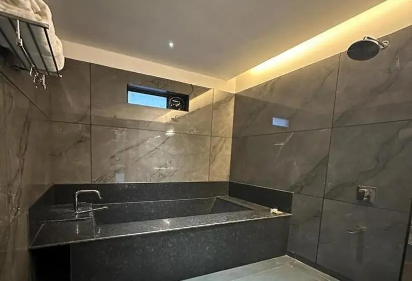 Standard-huone Allasnäkymä, Sajjan Bagh Resort Kumbhalgarh