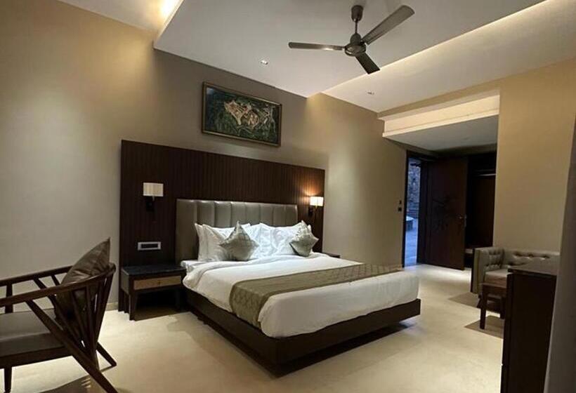 غرفة قياسية مطلّة علي حمام السباحة, Sajjan Bagh Resort Kumbhalgarh