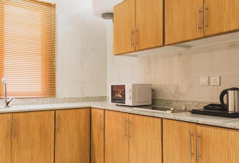 ジュニアスイート, أجنحة بالم تري للشقق المخدومه