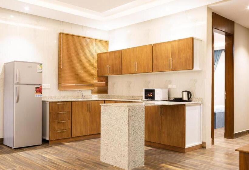 デラックスジュニアスイート, أجنحة بالم تري للشقق المخدومه