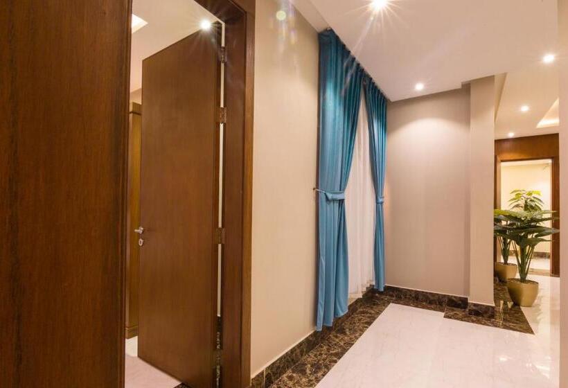 デラックスジュニアスイート, أجنحة بالم تري للشقق المخدومه