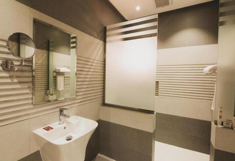 ジュニアスイート, أجنحة بالم تري للشقق المخدومه