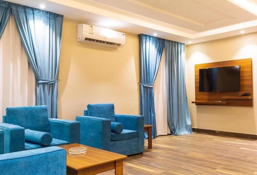 ジュニアスイート, أجنحة بالم تري للشقق المخدومه