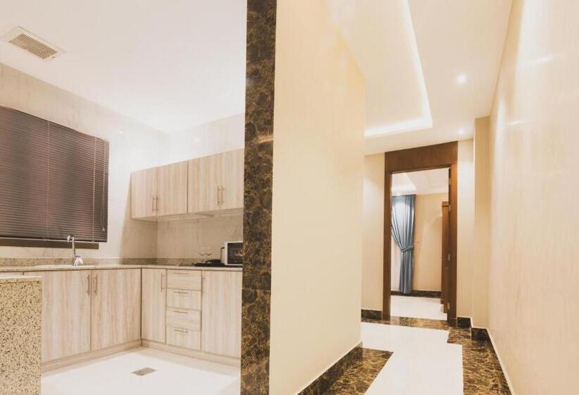 デラックスジュニアスイート, أجنحة بالم تري للشقق المخدومه