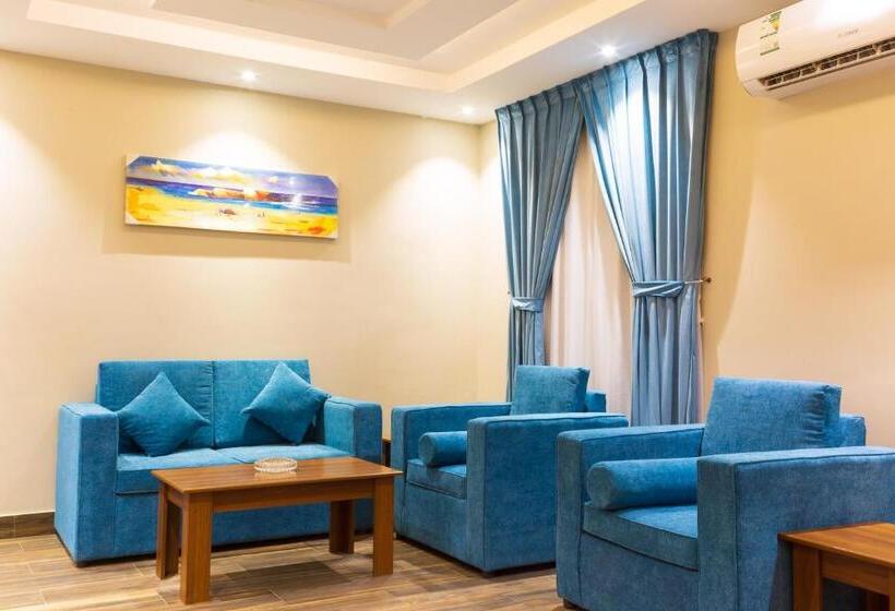 デラックスジュニアスイート, أجنحة بالم تري للشقق المخدومه