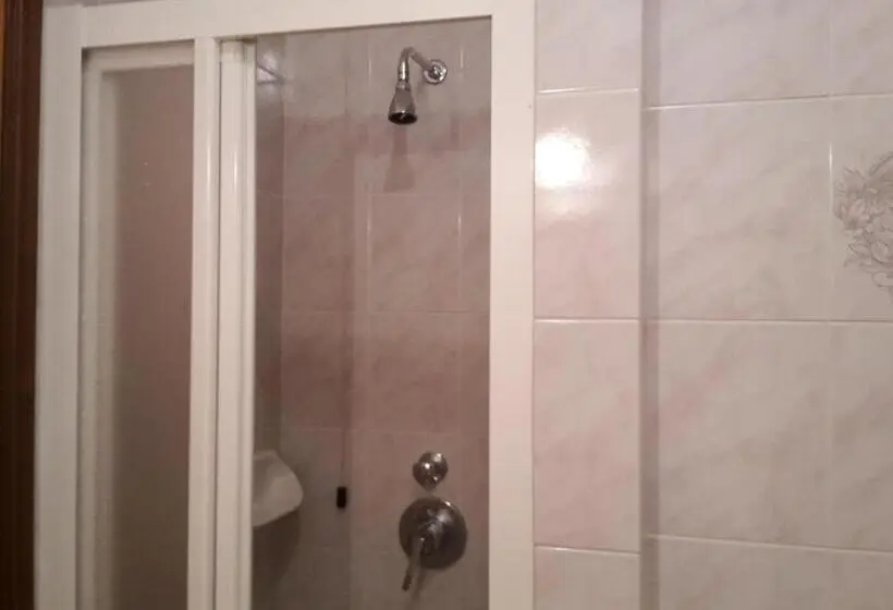 Standard Yhden Hengen Huone, Mignon