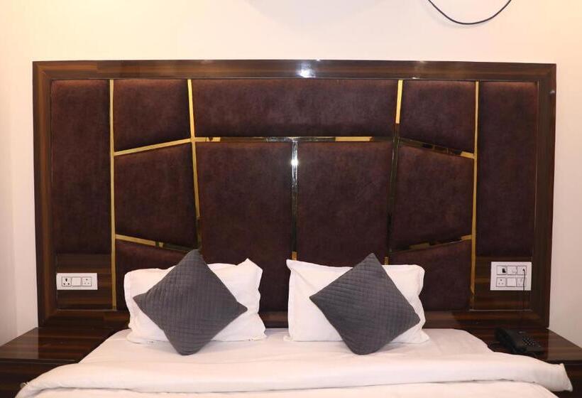 Quarto Deluxe Cama King, Shreya Galaxy With Swimming Pool  Best Property In Haridwar