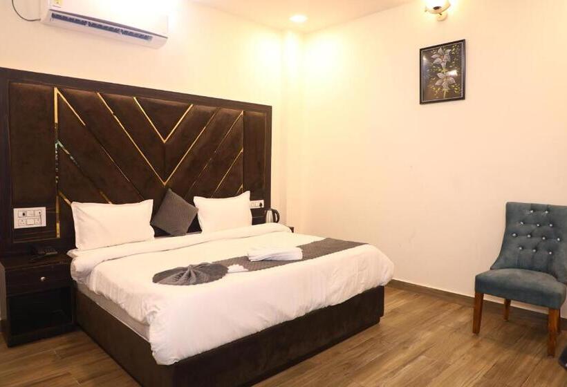 Quarto Deluxe Cama King, Shreya Galaxy With Swimming Pool  Best Property In Haridwar