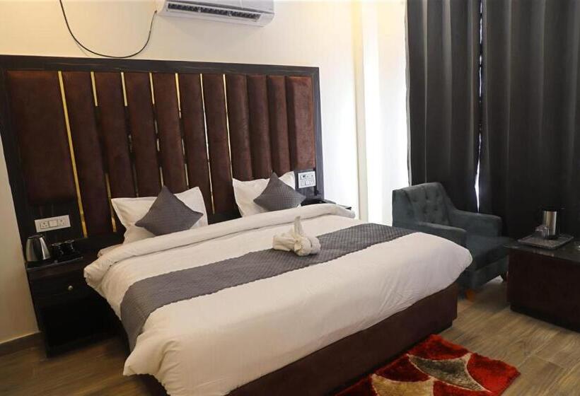 Quarto Deluxe Cama King, Shreya Galaxy With Swimming Pool  Best Property In Haridwar
