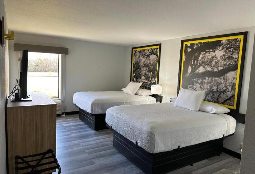 سوئیت برای معلولان, Super 8 By Wyndham Alexandria La