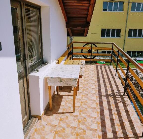 חדר סטנדרט לשלושה, Guest House Dorkos