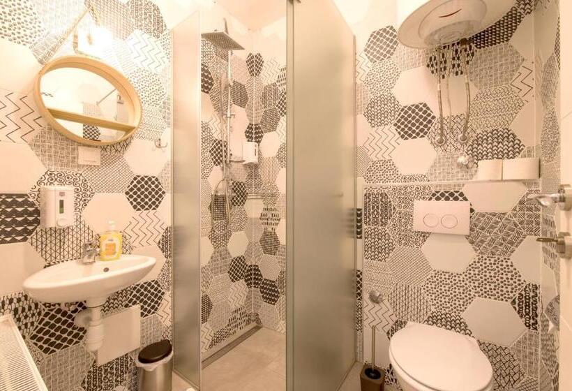 اتاق استاندارد, Hostel Os