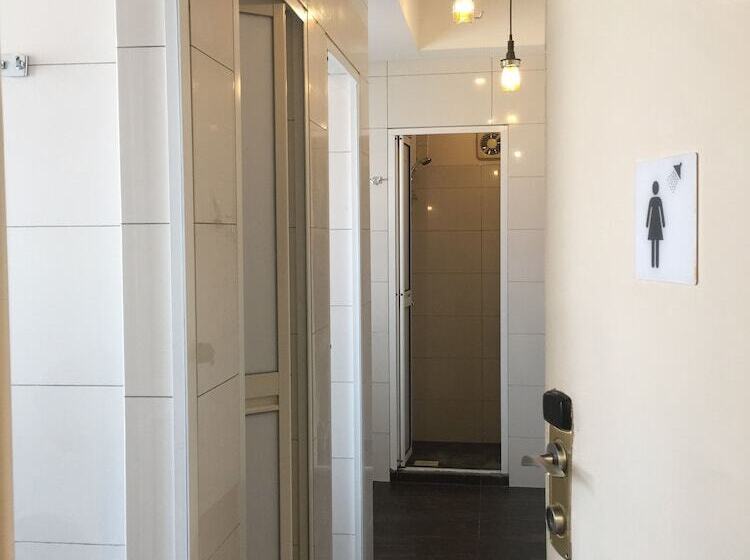 تختخواب در اتاق مشترک, Campbell Inn   Hostel