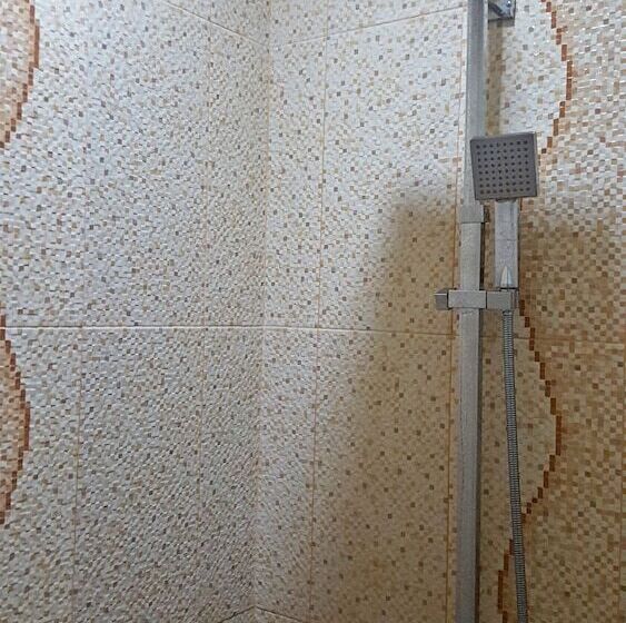 اتاق لوکس یک تخته, C & L Suites Inn