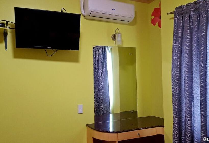 اتاق لوکس یک تخته, C & L Suites Inn