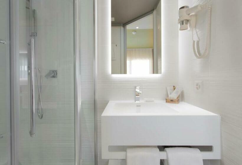 غرفة قياسية, City Locarno